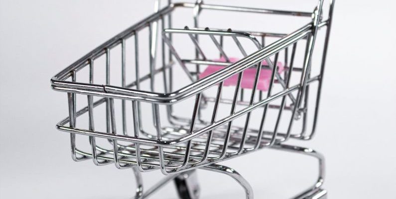 Cashback Shopping - A small pink shopping cart with a handle